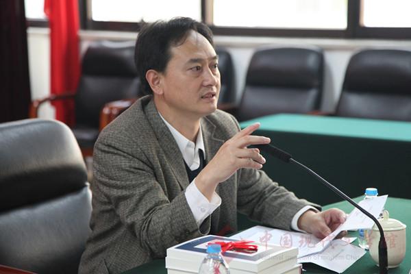 (二)中国现代文学馆副馆长梁海春主持会议.jpg