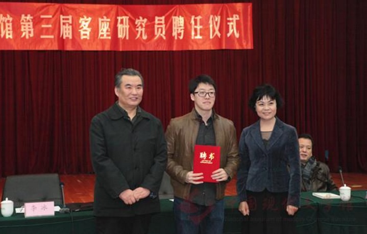 铁凝、李冰为客座研究员陈思颁发聘书.jpg
