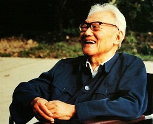 巴金像.jpg
