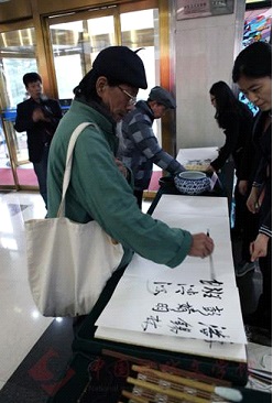 开幕式嘉宾签到.jpg