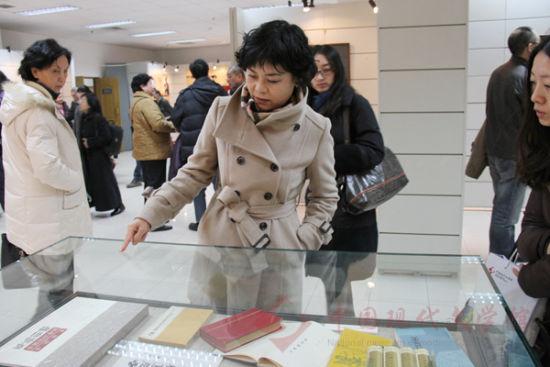 参观邓拓百年诞辰纪念展组图3.jpg