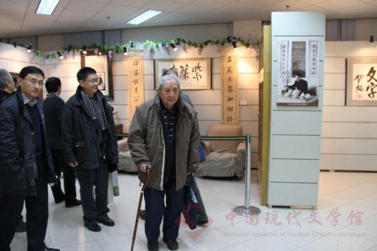 参观邓拓百年诞辰纪念展组图2.jpg