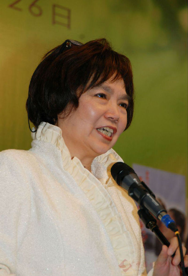 梁凤仪.jpg