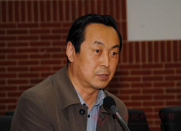 白烨.jpg