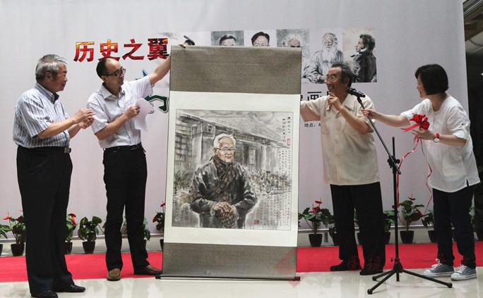 图二 高莽先生向文学馆捐赠画作《巴金老人与中国现代文学馆》.jpg